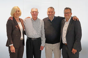 Vorstand mit Geschäftsführer von Gras